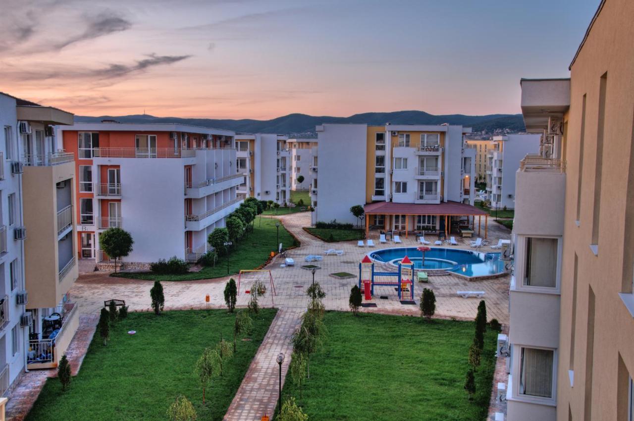 Holiday Apartments Next To Action Aquapark Sunny Beach Ngoại thất bức ảnh